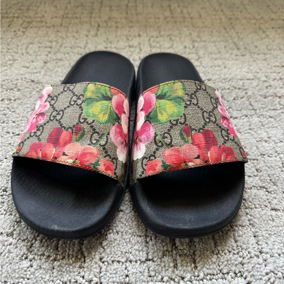 Gucci Floral Black Sandals - Picture 1 of 4